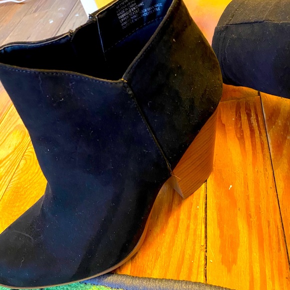 Black heel booties - Picture 1 of 2